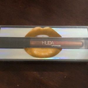 Huda beauty lip strobe in foxy